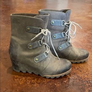 Joan of Arctic lug Sole Wedge